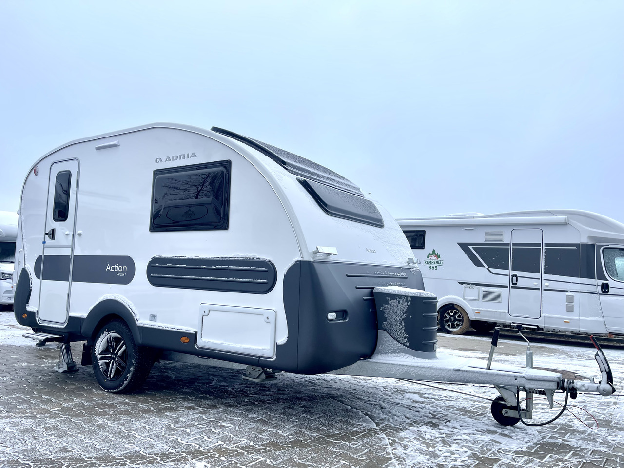 Adria Action Sport - Kamp prikolica: slika Adria Action Sport - Kamp prikolica Adria Action Sport - Kamp prikolica: slika Adria Action Sport - Kamp prikolica
