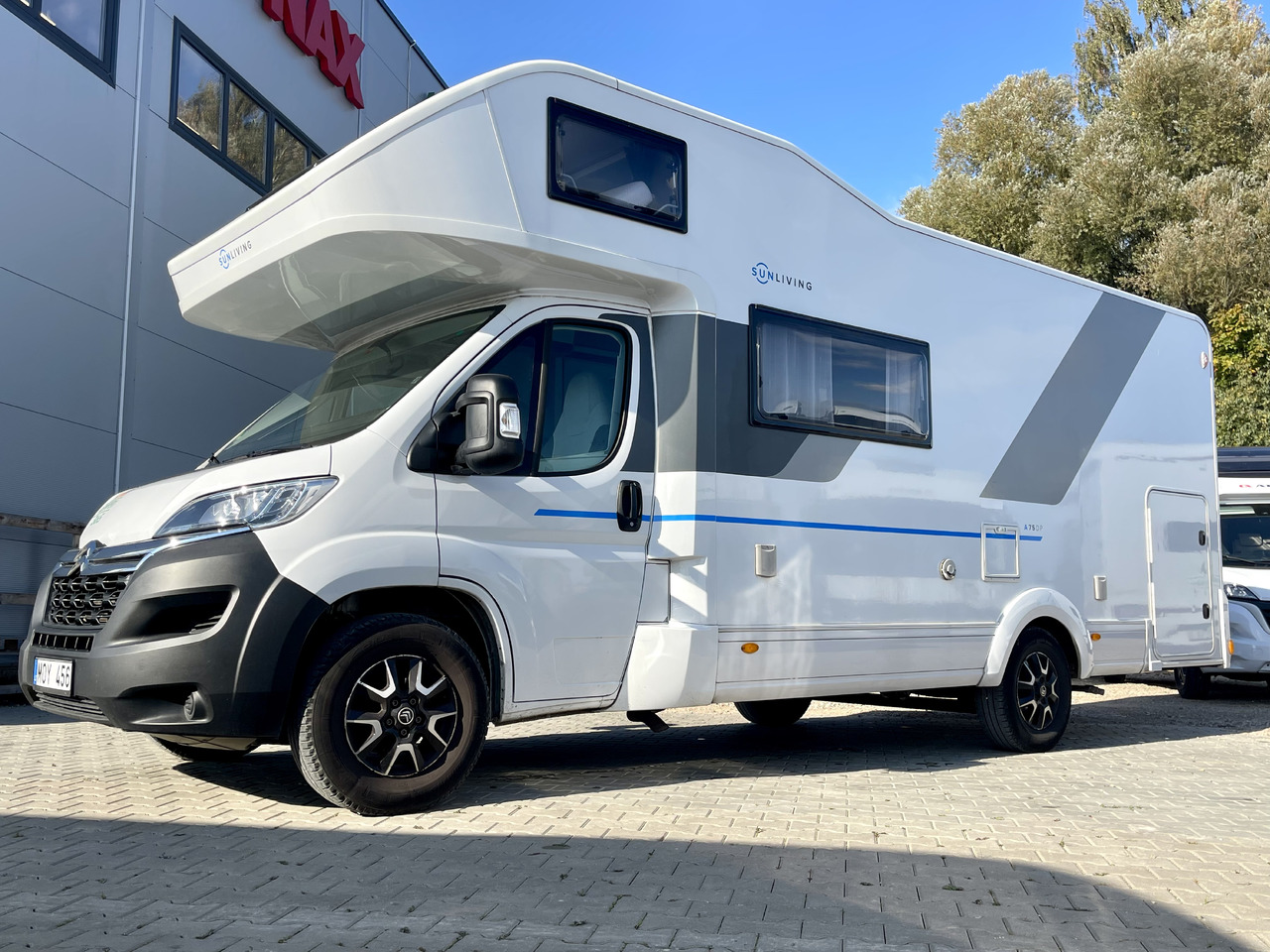 SUN LIVING A 75 DP - Alkoven kamper: slika SUN LIVING A 75 DP - Alkoven kamper SUN LIVING A 75 DP - Alkoven kamper: slika SUN LIVING A 75 DP - Alkoven kamper