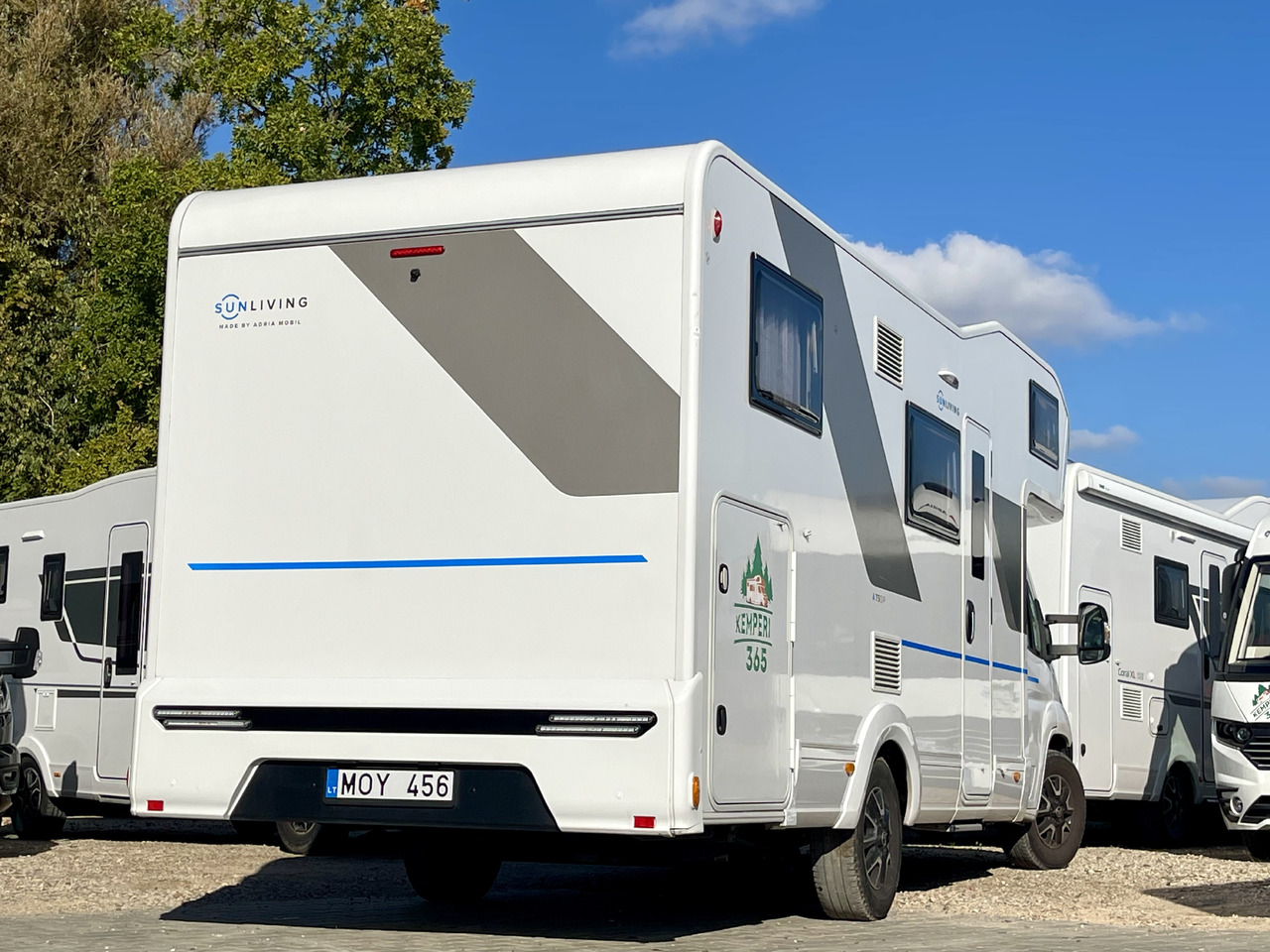 SUN LIVING A 75 DP - Alkoven kamper: slika SUN LIVING A 75 DP - Alkoven kamper SUN LIVING A 75 DP - Alkoven kamper: slika SUN LIVING A 75 DP - Alkoven kamper