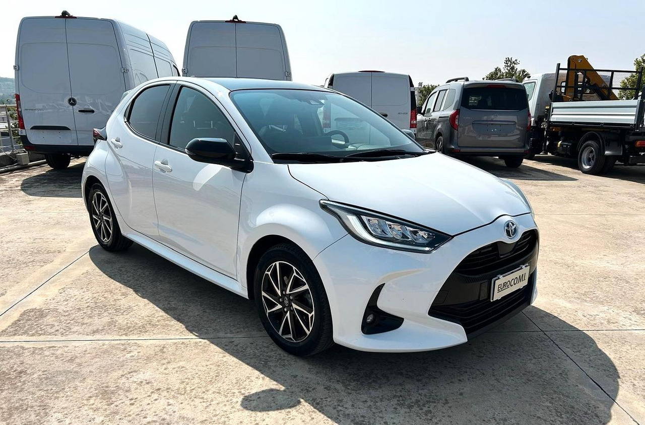 Toyota Yaris 1.5 Hybrid 5 porte Lounge - Limuzina: slika Toyota Yaris 1.5 Hybrid 5 porte Lounge - Limuzina Toyota Yaris 1.5 Hybrid 5 porte Lounge - Limuzina: slika Toyota Yaris 1.5 Hybrid 5 porte Lounge - Limuzina