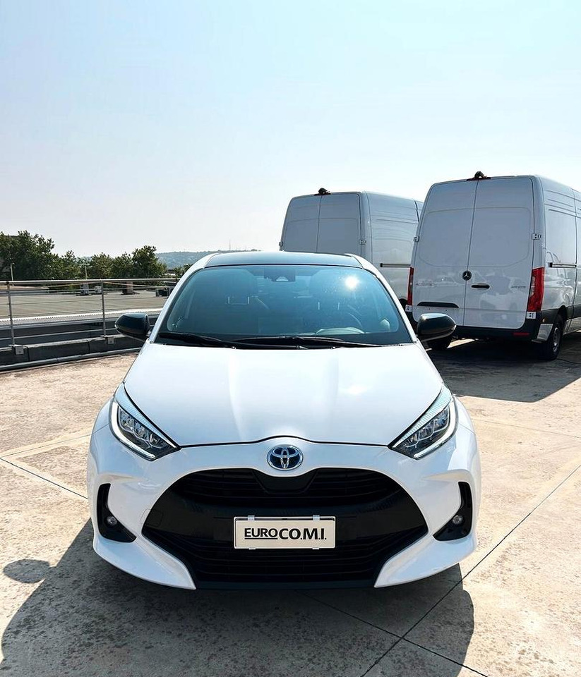 Toyota Yaris 1.5 Hybrid 5 porte Lounge - Limuzina: slika Toyota Yaris 1.5 Hybrid 5 porte Lounge - Limuzina Toyota Yaris 1.5 Hybrid 5 porte Lounge - Limuzina: slika Toyota Yaris 1.5 Hybrid 5 porte Lounge - Limuzina