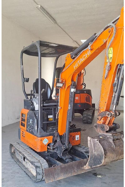 Mini bager Hitachi ZX19U: slika Mini bager Hitachi ZX19U