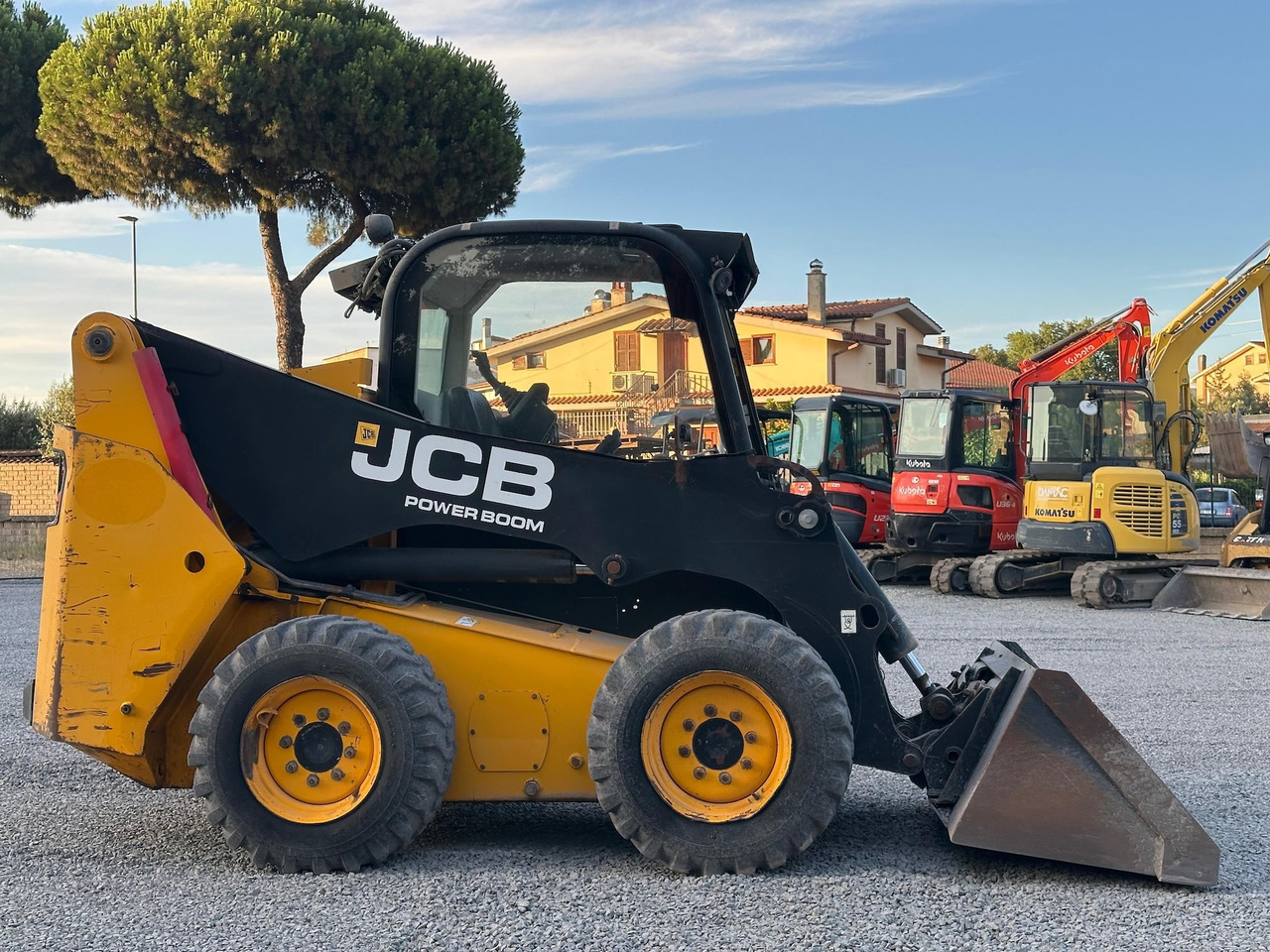 JCB 225 - Mini utovarivač: slika JCB 225 - Mini utovarivač JCB 225 - Mini utovarivač: slika JCB 225 - Mini utovarivač