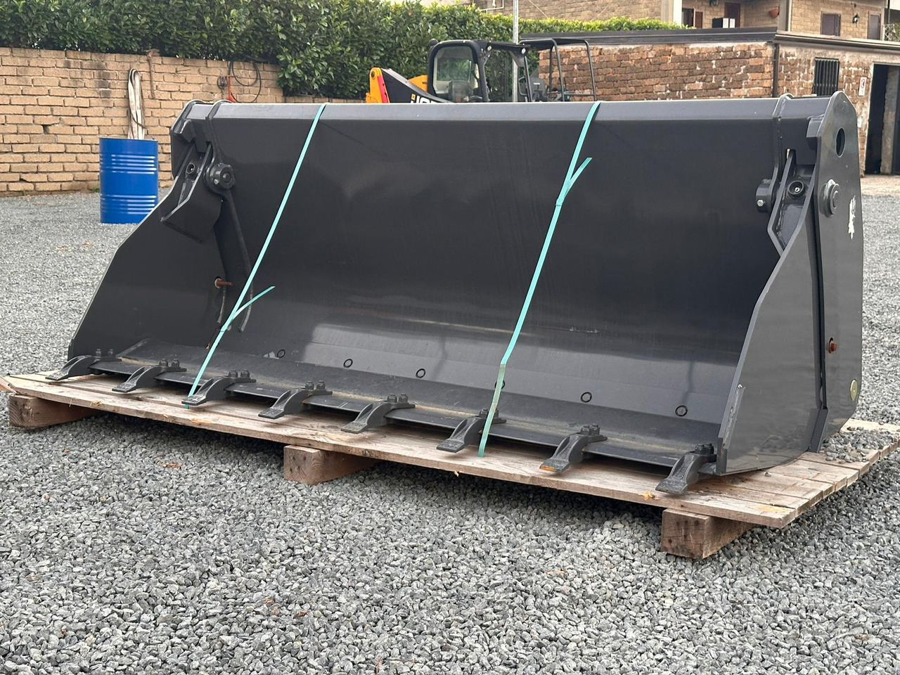 NEW HOLLAND 220 - Utovarna korpa: slika NEW HOLLAND 220 - Utovarna korpa NEW HOLLAND 220 - Utovarna korpa: slika NEW HOLLAND 220 - Utovarna korpa