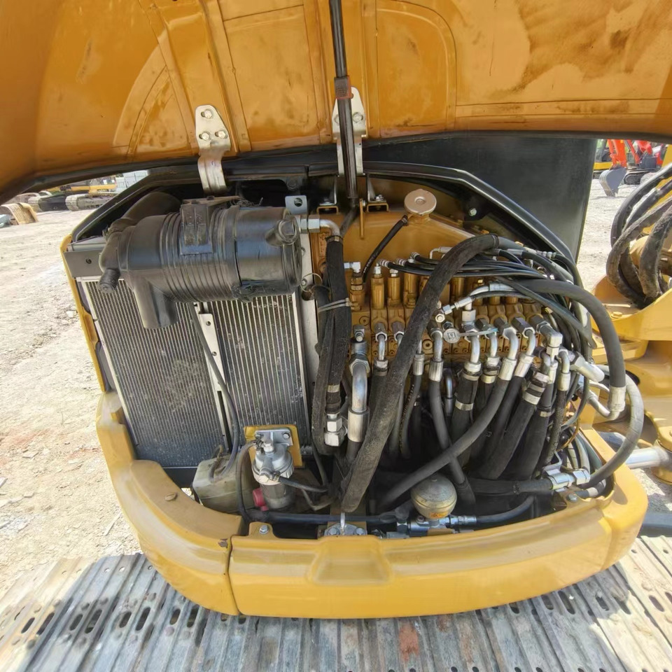 Mini bager CATERPILLAR 305: slika Mini bager CATERPILLAR 305