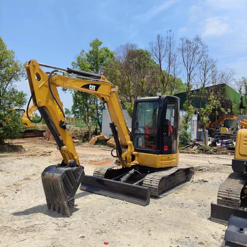 Mini bager CATERPILLAR 305: slika Mini bager CATERPILLAR 305