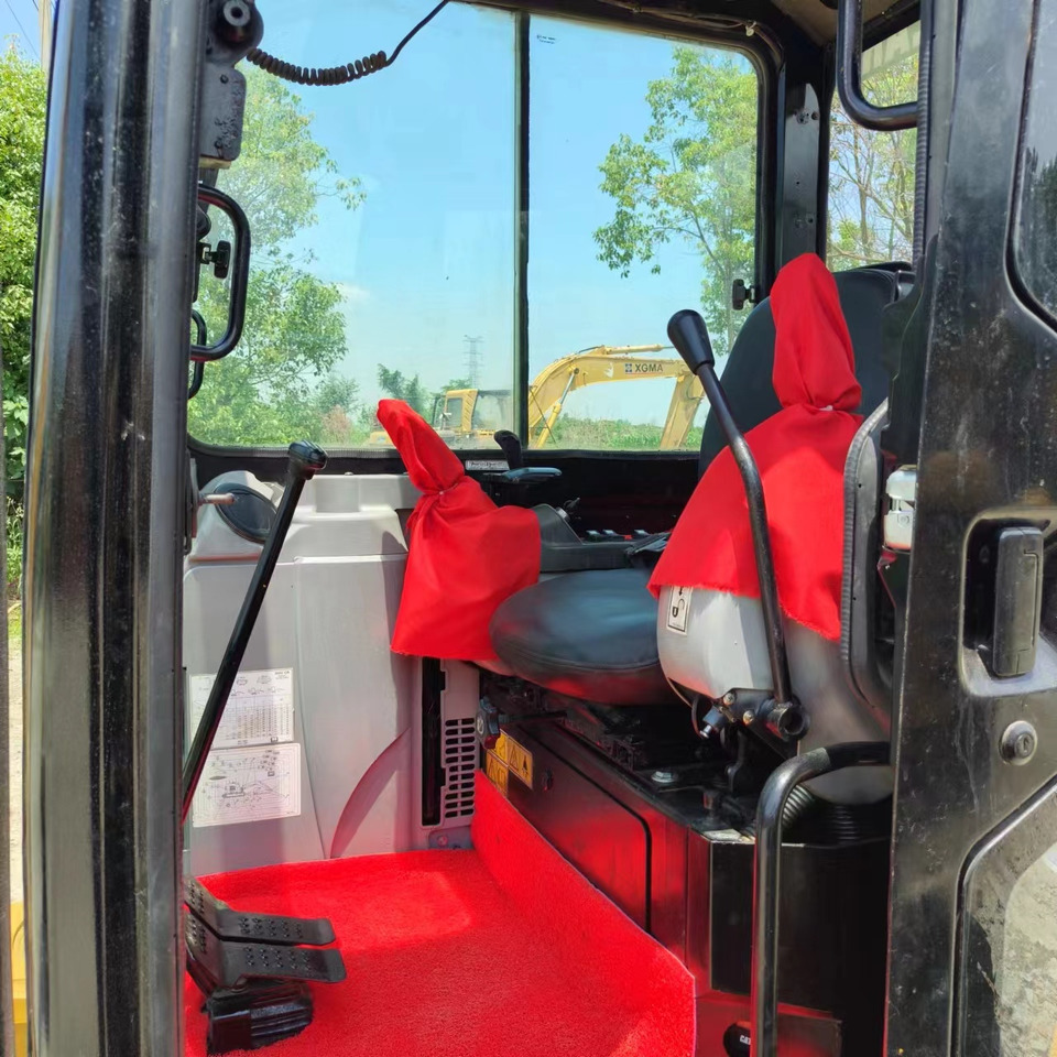 Mini bager CATERPILLAR 305: slika Mini bager CATERPILLAR 305