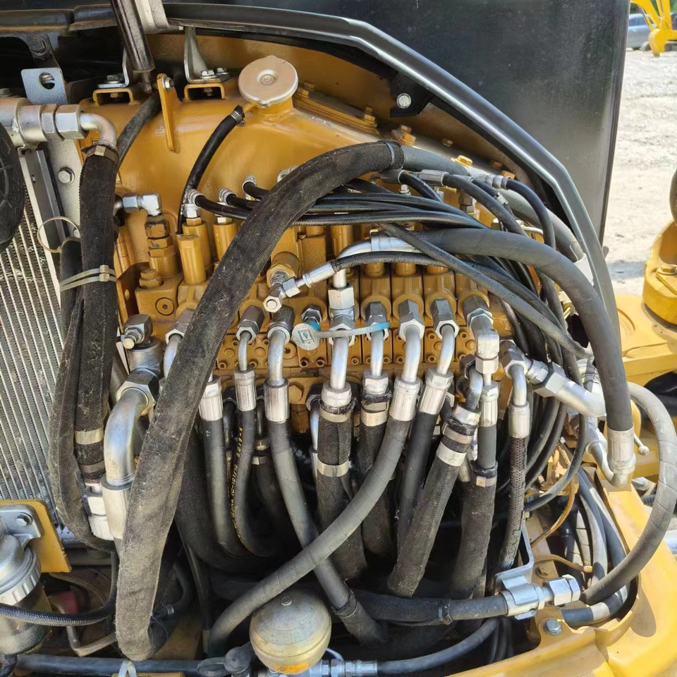 Mini bager CATERPILLAR 305: slika Mini bager CATERPILLAR 305