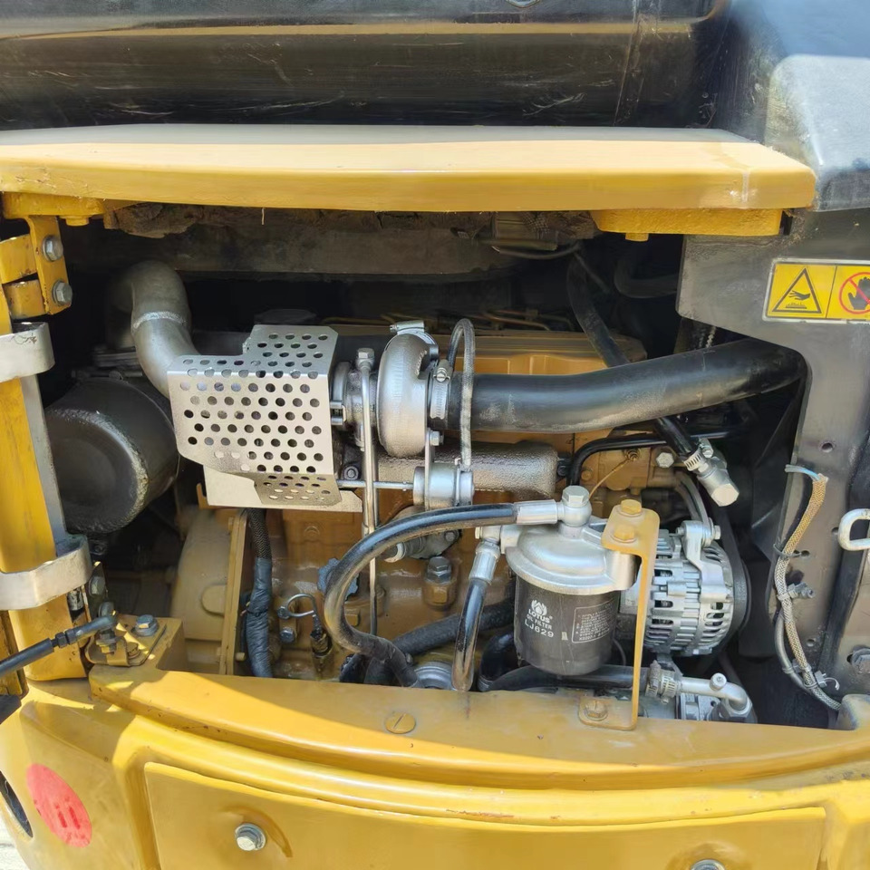 Mini bager CATERPILLAR 305: slika Mini bager CATERPILLAR 305