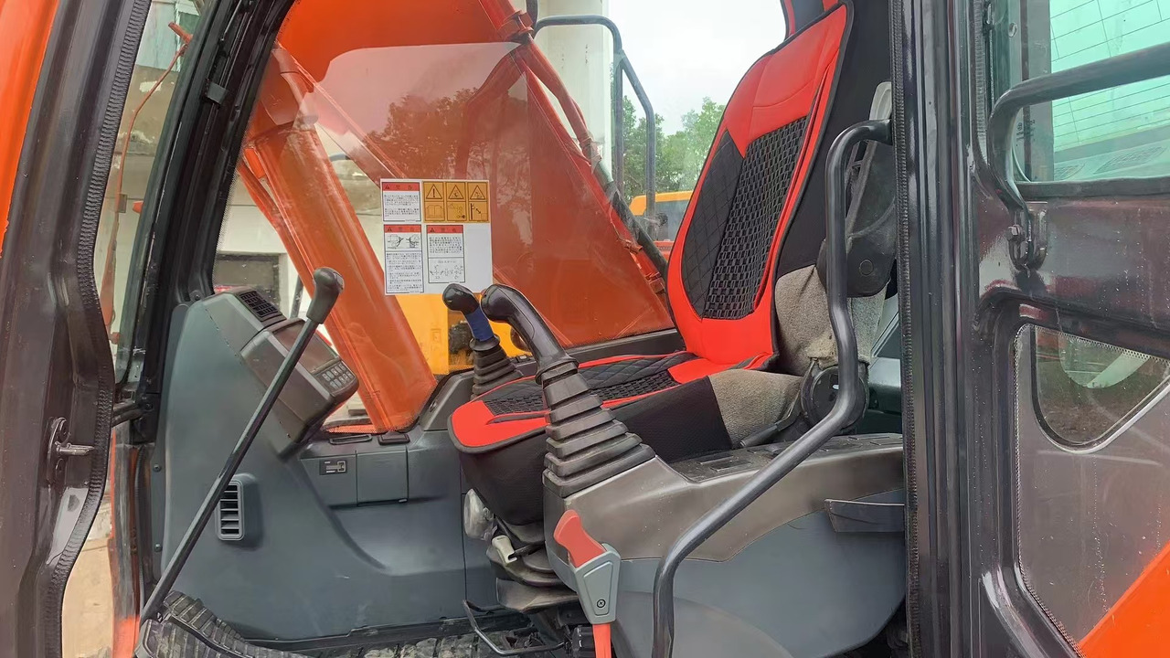Bager gusjeničar DOOSAN DX150: slika Bager gusjeničar DOOSAN DX150