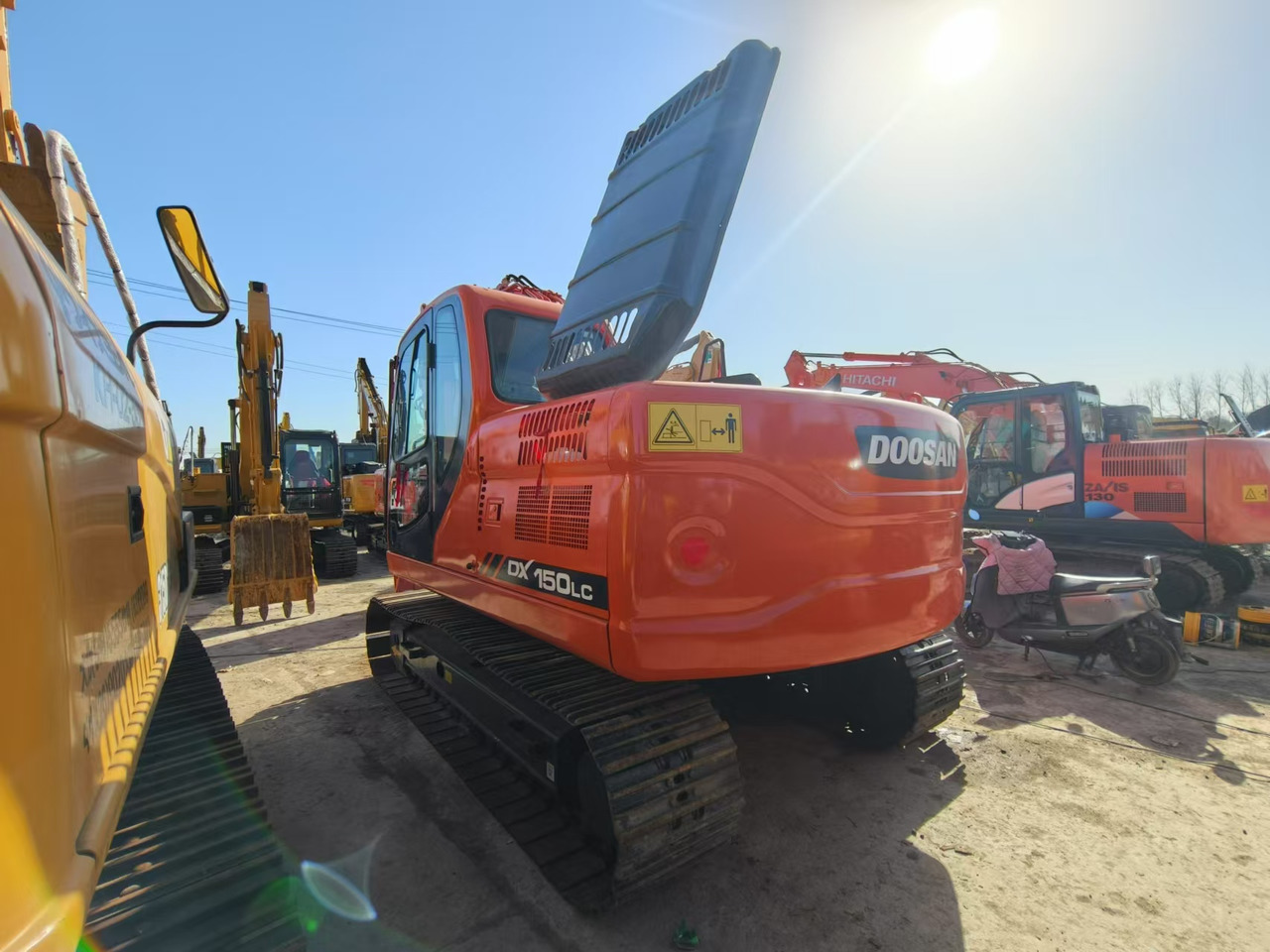 DOOSAN DX150 - Bager: slika DOOSAN DX150 - Bager DOOSAN DX150 - Bager: slika DOOSAN DX150 - Bager