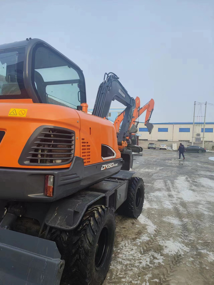 DOOSAN DX60w-9c - Mini bager: slika DOOSAN DX60w-9c - Mini bager DOOSAN DX60w-9c - Mini bager: slika DOOSAN DX60w-9c - Mini bager