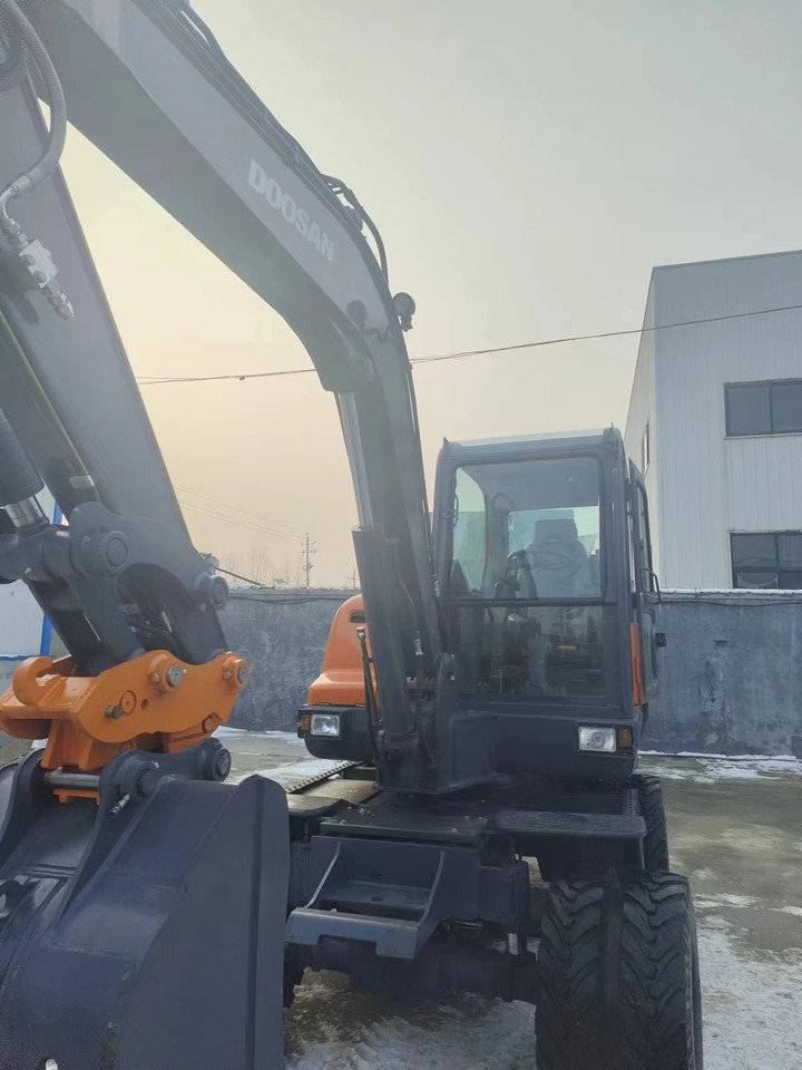 DOOSAN DX60w-9c - Mini bager: slika DOOSAN DX60w-9c - Mini bager DOOSAN DX60w-9c - Mini bager: slika DOOSAN DX60w-9c - Mini bager
