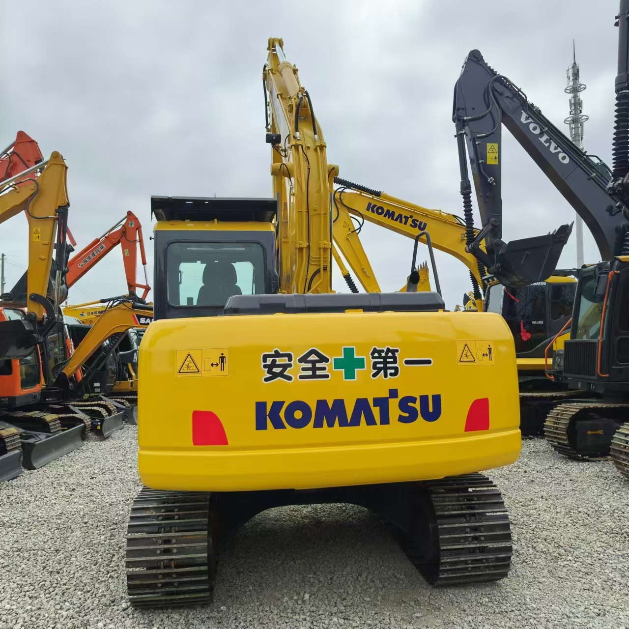 KOMATSU PC110 - Bager gusjeničar: slika KOMATSU PC110 - Bager gusjeničar KOMATSU PC110 - Bager gusjeničar: slika KOMATSU PC110 - Bager gusjeničar
