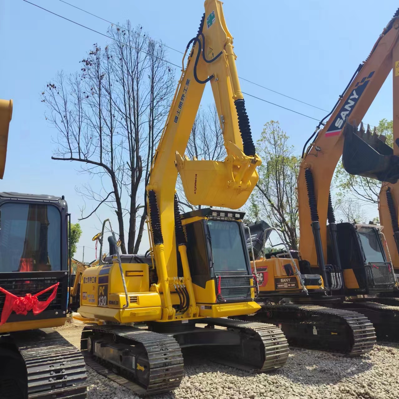 KOMATSU PC130 - Bager gusjeničar: slika KOMATSU PC130 - Bager gusjeničar KOMATSU PC130 - Bager gusjeničar: slika KOMATSU PC130 - Bager gusjeničar