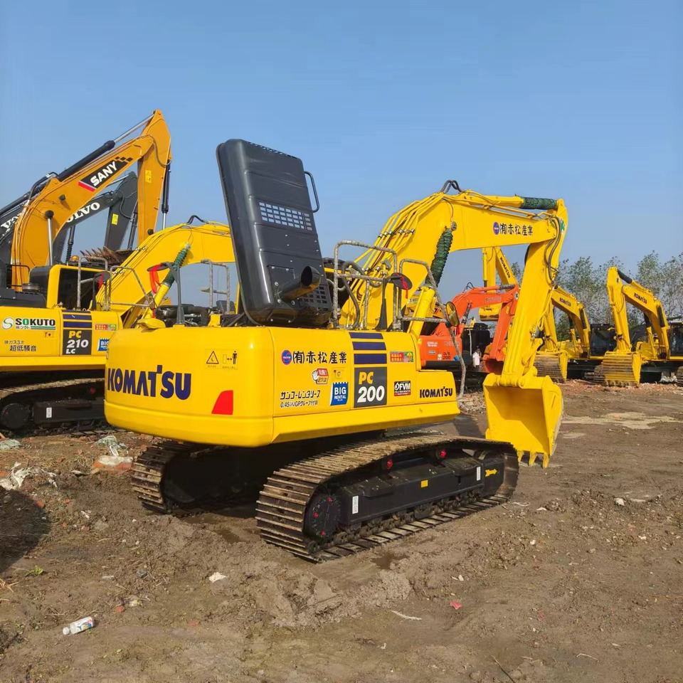 KOMATSU PC200 - Bager gusjeničar: slika KOMATSU PC200 - Bager gusjeničar KOMATSU PC200 - Bager gusjeničar: slika KOMATSU PC200 - Bager gusjeničar