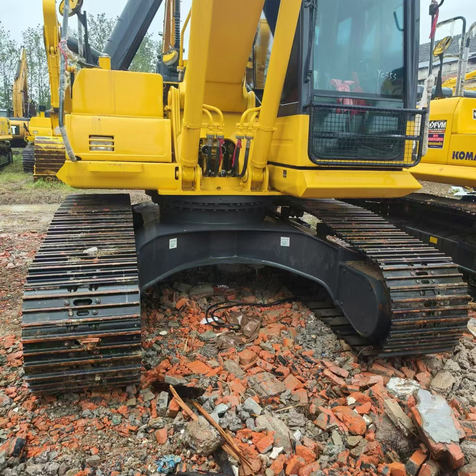 KOMATSU PC200 - Bager gusjeničar: slika KOMATSU PC200 - Bager gusjeničar KOMATSU PC200 - Bager gusjeničar: slika KOMATSU PC200 - Bager gusjeničar