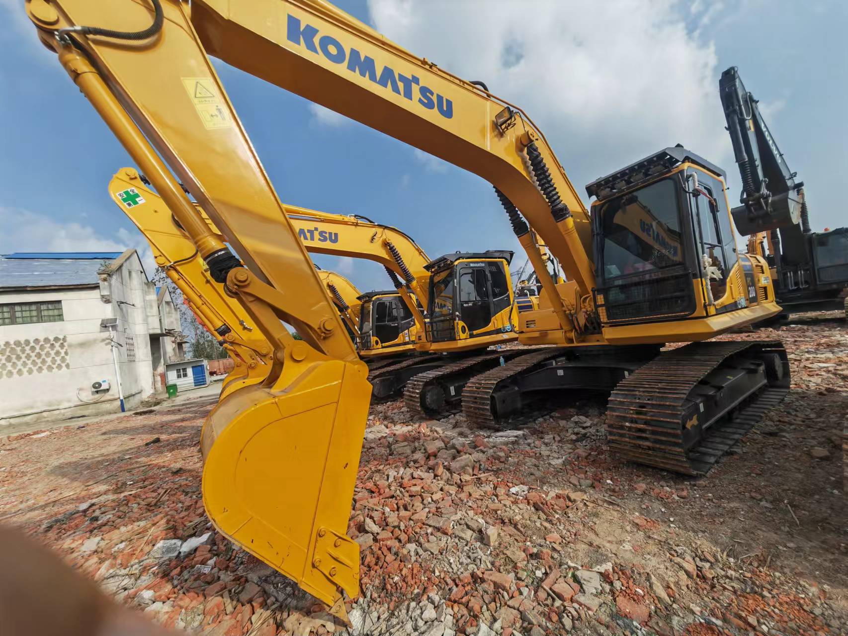 KOMATSU PC200 - Bager gusjeničar: slika KOMATSU PC200 - Bager gusjeničar KOMATSU PC200 - Bager gusjeničar: slika KOMATSU PC200 - Bager gusjeničar