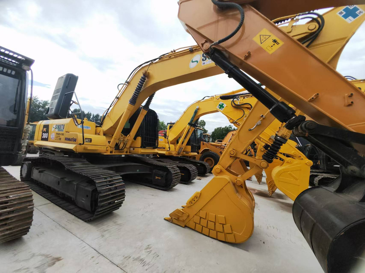 KOMATSU PC300 - Bager gusjeničar: slika KOMATSU PC300 - Bager gusjeničar KOMATSU PC300 - Bager gusjeničar: slika KOMATSU PC300 - Bager gusjeničar