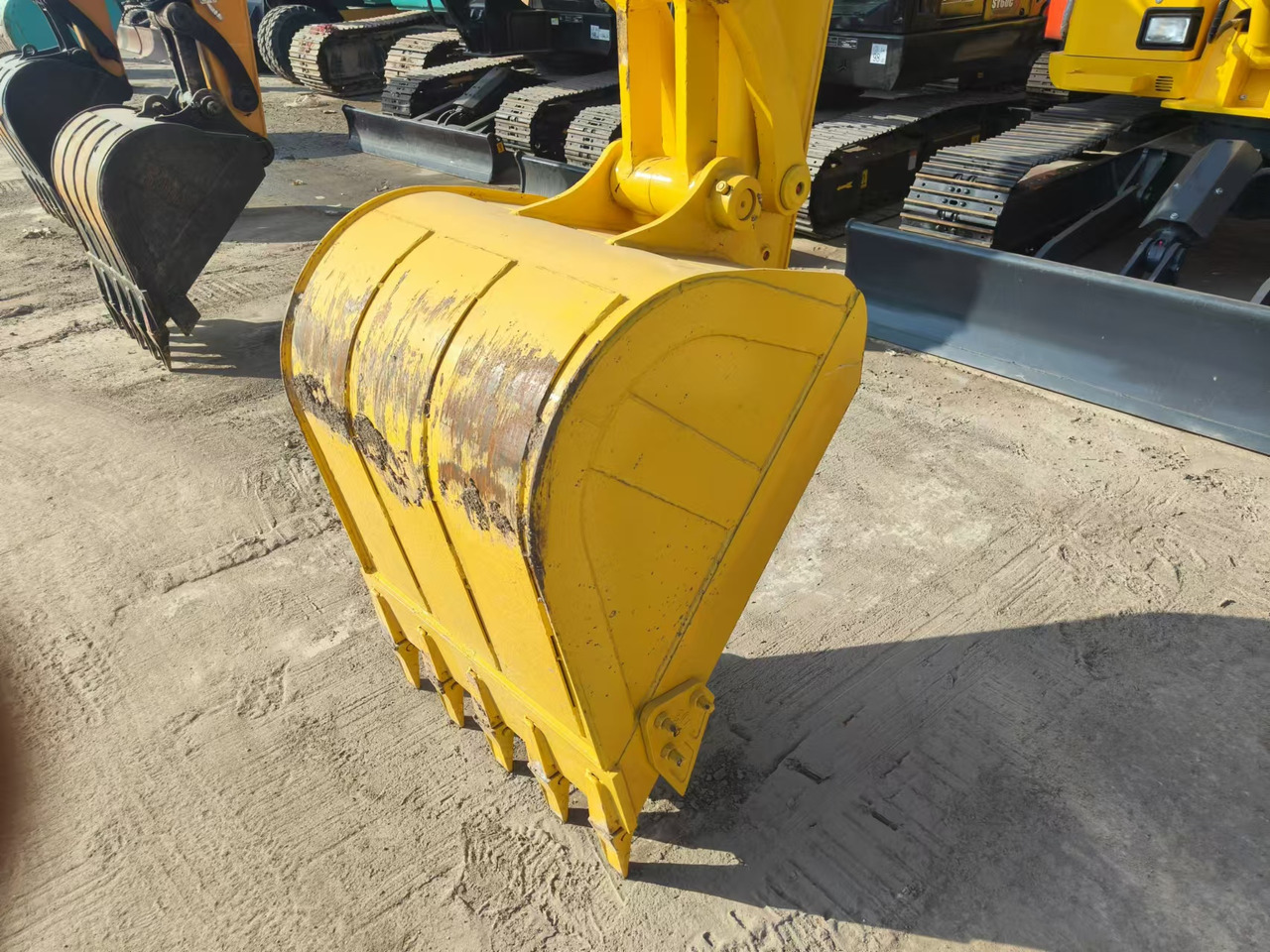 KOMATSU pc210 - Bager gusjeničar: slika KOMATSU pc210 - Bager gusjeničar KOMATSU pc210 - Bager gusjeničar: slika KOMATSU pc210 - Bager gusjeničar