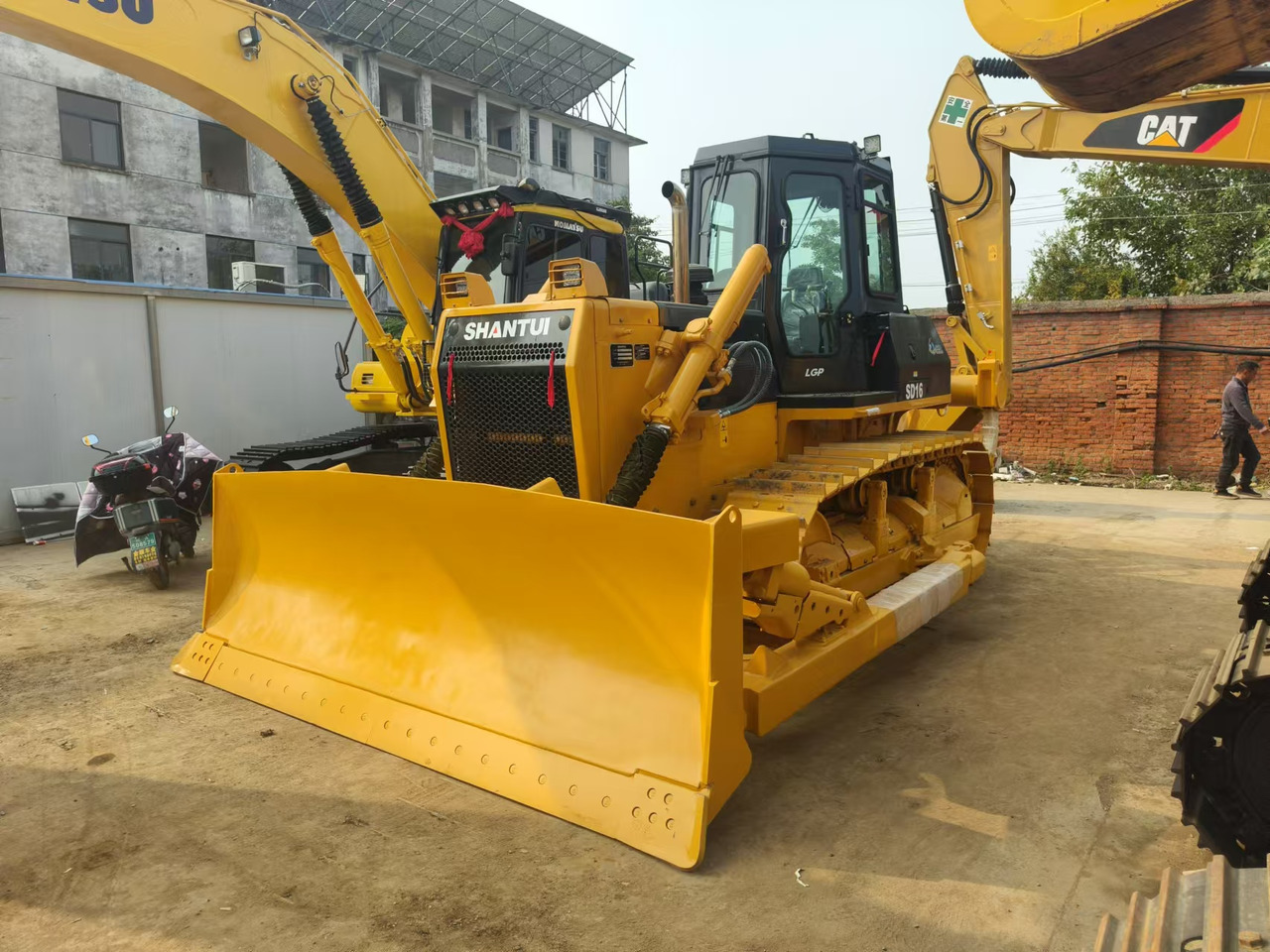 SHANTUI SD16 - Buldožer: slika SHANTUI SD16 - Buldožer SHANTUI SD16 - Buldožer: slika SHANTUI SD16 - Buldožer