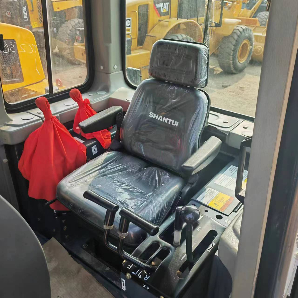 Buldožer SHANTUI SD16: slika Buldožer SHANTUI SD16 Buldožer SHANTUI SD16: slika Buldožer SHANTUI SD16