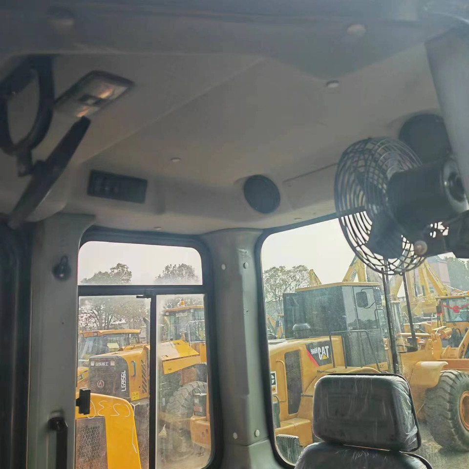 Buldožer SHANTUI SD16: slika Buldožer SHANTUI SD16 Buldožer SHANTUI SD16: slika Buldožer SHANTUI SD16