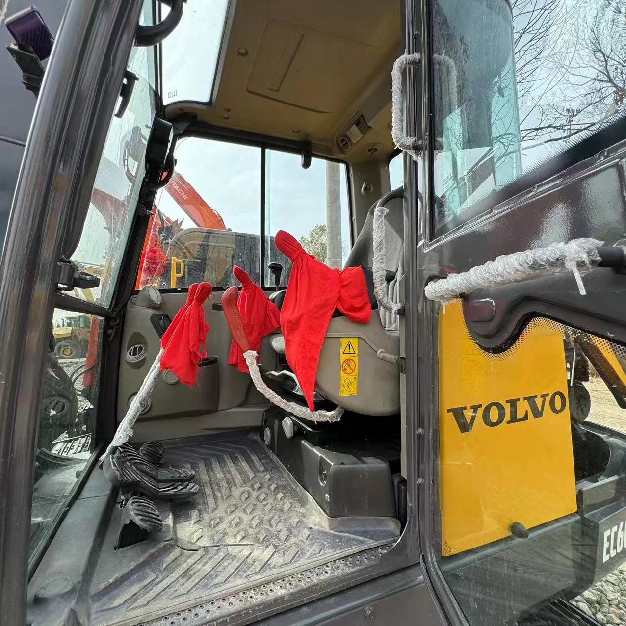 Mini bager VOLVO EC60: slika Mini bager VOLVO EC60 Mini bager VOLVO EC60: slika Mini bager VOLVO EC60