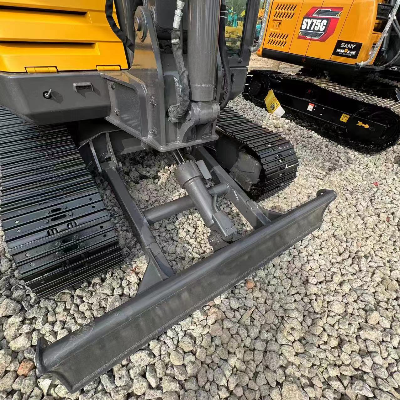 Mini bager VOLVO EC60: slika Mini bager VOLVO EC60 Mini bager VOLVO EC60: slika Mini bager VOLVO EC60