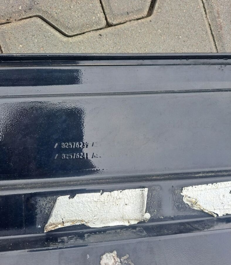 KLAPA SCHOWKA DRZWICZKI PRAWE Renault GAMA RANGE T - Karoserija i eksterijer za Kamion: slika KLAPA SCHOWKA DRZWICZKI PRAWE Renault GAMA RANGE T - Karoserija i eksterijer za Kamion KLAPA SCHOWKA DRZWICZKI PRAWE Renault GAMA RANGE T - Karoserija i eksterijer za Kamion: slika KLAPA SCHOWKA DRZWICZKI PRAWE Renault GAMA RANGE T - Karoserija i eksterijer za Kamion