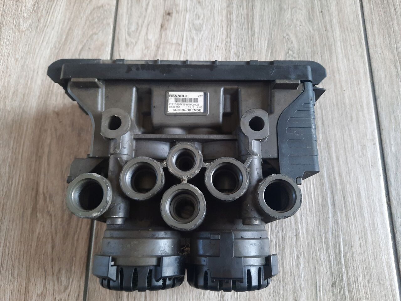 KNORR-BREMSE ZAWÓR EBS TYLNY TYŁ RENAULT GAMA RANGE T RANGE - Kočioni ventil za Kamion: slika KNORR-BREMSE ZAWÓR EBS TYLNY TYŁ RENAULT GAMA RANGE T RANGE - Kočioni ventil za Kamion KNORR-BREMSE ZAWÓR EBS TYLNY TYŁ RENAULT GAMA RANGE T RANGE - Kočioni ventil za Kamion: slika KNORR-BREMSE ZAWÓR EBS TYLNY TYŁ RENAULT GAMA RANGE T RANGE - Kočioni ventil za Kamion