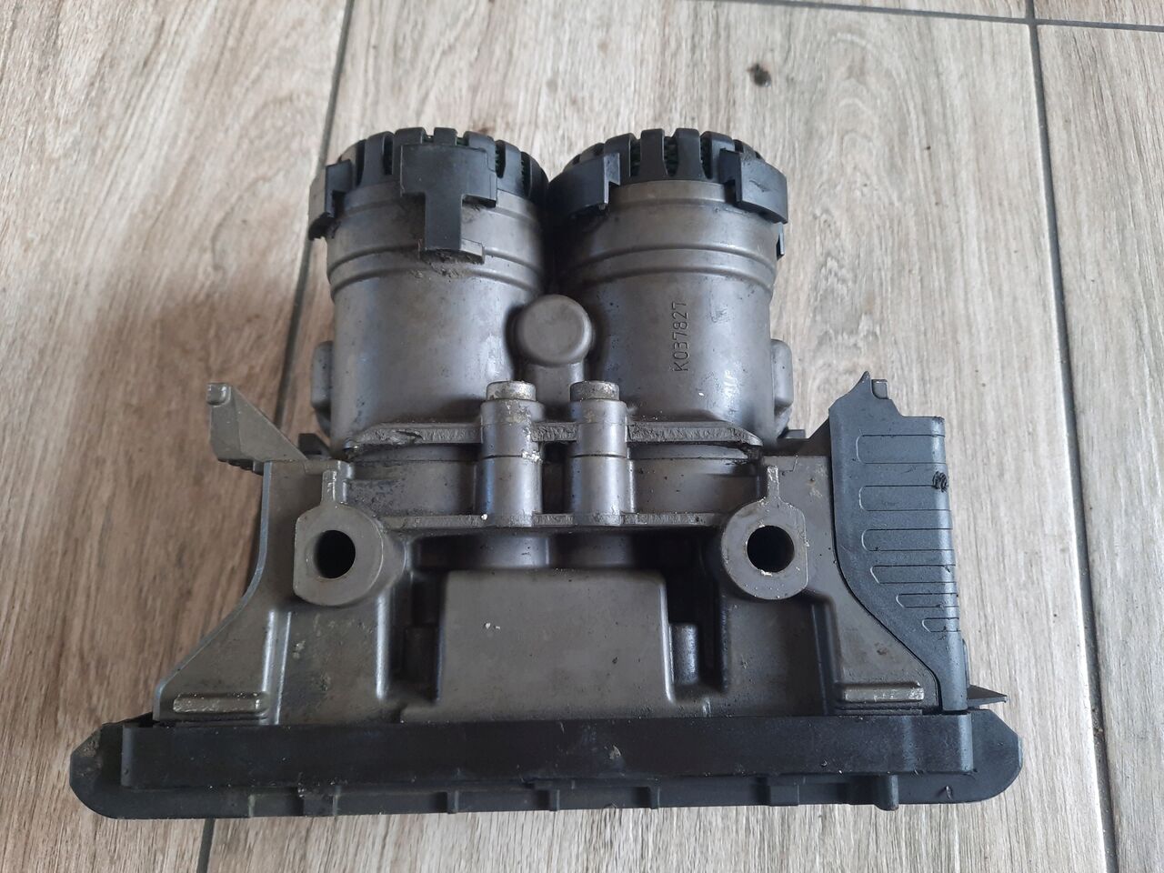 KNORR-BREMSE ZAWÓR EBS TYLNY TYŁ RENAULT GAMA RANGE T RANGE - Kočioni ventil za Kamion: slika KNORR-BREMSE ZAWÓR EBS TYLNY TYŁ RENAULT GAMA RANGE T RANGE - Kočioni ventil za Kamion KNORR-BREMSE ZAWÓR EBS TYLNY TYŁ RENAULT GAMA RANGE T RANGE - Kočioni ventil za Kamion: slika KNORR-BREMSE ZAWÓR EBS TYLNY TYŁ RENAULT GAMA RANGE T RANGE - Kočioni ventil za Kamion