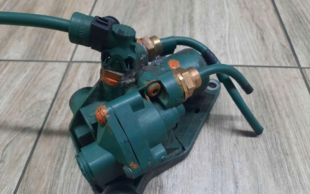 OEM ZAWÓR HAMULCA GÓRSKIEGO RENAULT DXI VOLVO FH 21707054 - Motor i dijelovi za Kamion: slika OEM ZAWÓR HAMULCA GÓRSKIEGO RENAULT DXI VOLVO FH 21707054 - Motor i dijelovi za Kamion OEM ZAWÓR HAMULCA GÓRSKIEGO RENAULT DXI VOLVO FH 21707054 - Motor i dijelovi za Kamion: slika OEM ZAWÓR HAMULCA GÓRSKIEGO RENAULT DXI VOLVO FH 21707054 - Motor i dijelovi za Kamion