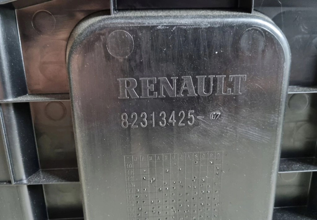 Kabina i unutrašnjost RENAULT ZABUDOWA SZUFLADY LODÓWKI ORYGINAŁ RENAULT GAMA T HIGH 82313425 82313428: slika Kabina i unutrašnjost RENAULT ZABUDOWA SZUFLADY LODÓWKI ORYGINAŁ RENAULT GAMA T HIGH 82313425 82313428