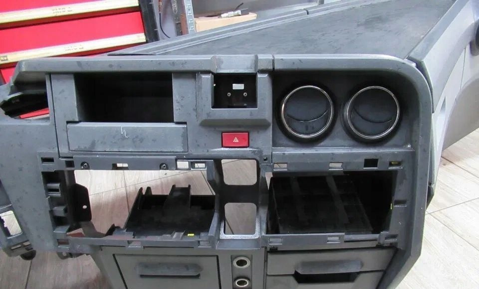 Renault KONSOLA KOKPIT DESKA RENAULT GAMA T RANGE - Ploča s instrumentima za Kamion: slika Renault KONSOLA KOKPIT DESKA RENAULT GAMA T RANGE - Ploča s instrumentima za Kamion Renault KONSOLA KOKPIT DESKA RENAULT GAMA T RANGE - Ploča s instrumentima za Kamion: slika Renault KONSOLA KOKPIT DESKA RENAULT GAMA T RANGE - Ploča s instrumentima za Kamion
