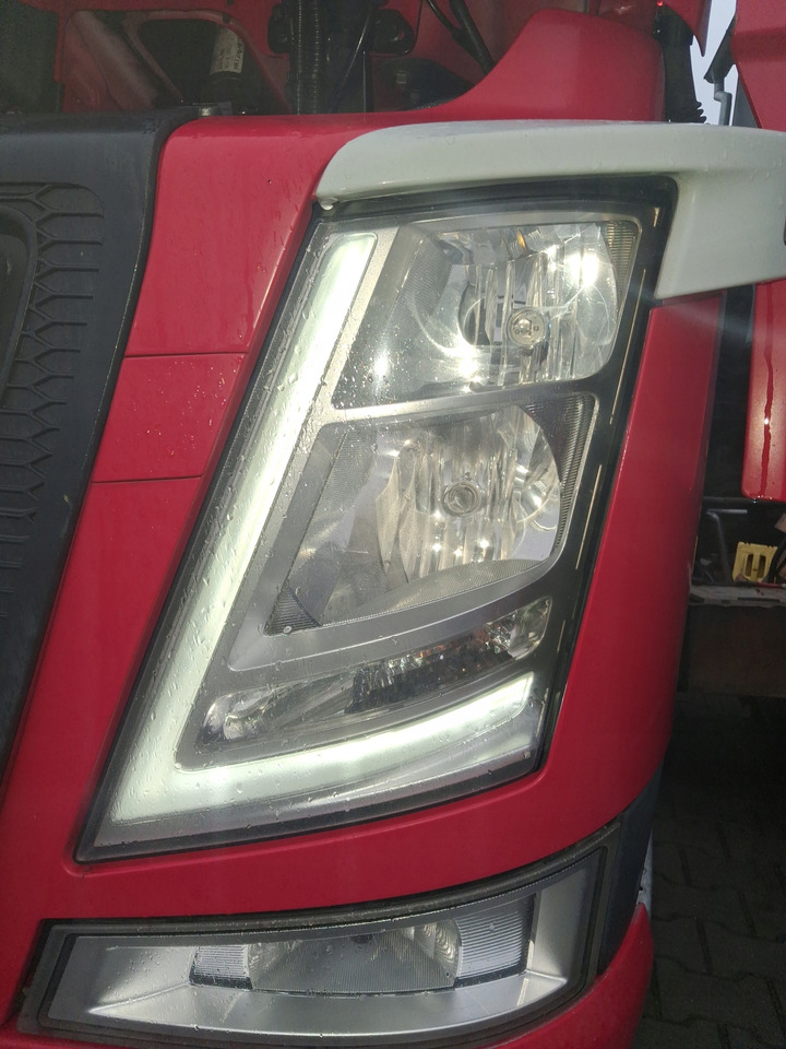 VOLVO REFLEKTOR LAMPA OKULAR LEWY KOMPLETNY VOLVO FM 4 - Prednja svjetla za Kamion: slika VOLVO REFLEKTOR LAMPA OKULAR LEWY KOMPLETNY VOLVO FM 4 - Prednja svjetla za Kamion VOLVO REFLEKTOR LAMPA OKULAR LEWY KOMPLETNY VOLVO FM 4 - Prednja svjetla za Kamion: slika VOLVO REFLEKTOR LAMPA OKULAR LEWY KOMPLETNY VOLVO FM 4 - Prednja svjetla za Kamion