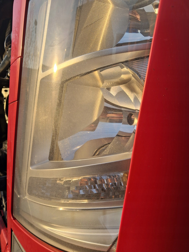 VOLVO REFLEKTOR LAMPA OKULAR LEWY KOMPLETNY VOLVO FM 4 - Prednja svjetla za Kamion: slika VOLVO REFLEKTOR LAMPA OKULAR LEWY KOMPLETNY VOLVO FM 4 - Prednja svjetla za Kamion VOLVO REFLEKTOR LAMPA OKULAR LEWY KOMPLETNY VOLVO FM 4 - Prednja svjetla za Kamion: slika VOLVO REFLEKTOR LAMPA OKULAR LEWY KOMPLETNY VOLVO FM 4 - Prednja svjetla za Kamion