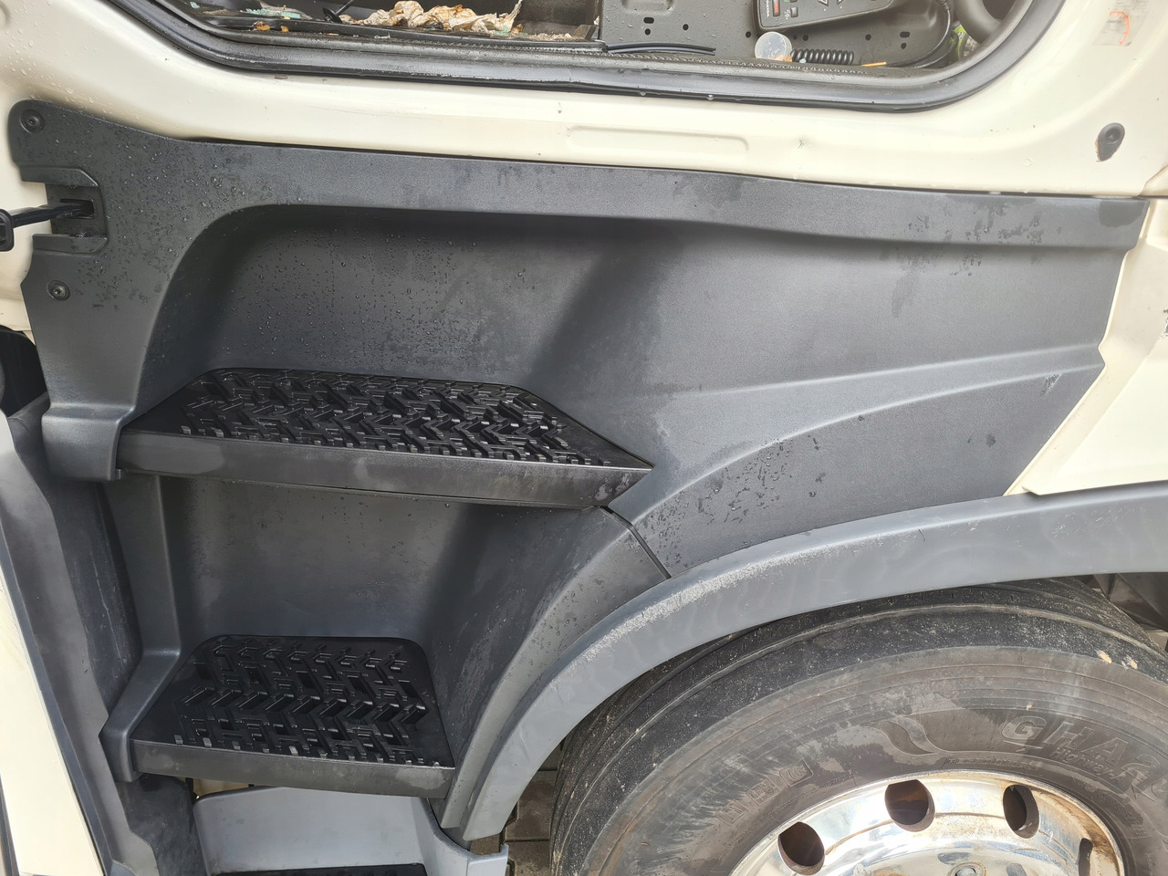 VOLVO STOPIEŃ STOPNICA KOMPLETNA LEWA STELAŻ ORYGINAŁ VOLVO FH 5 - Prag za Kamion: slika VOLVO STOPIEŃ STOPNICA KOMPLETNA LEWA STELAŻ ORYGINAŁ VOLVO FH 5 - Prag za Kamion VOLVO STOPIEŃ STOPNICA KOMPLETNA LEWA STELAŻ ORYGINAŁ VOLVO FH 5 - Prag za Kamion: slika VOLVO STOPIEŃ STOPNICA KOMPLETNA LEWA STELAŻ ORYGINAŁ VOLVO FH 5 - Prag za Kamion