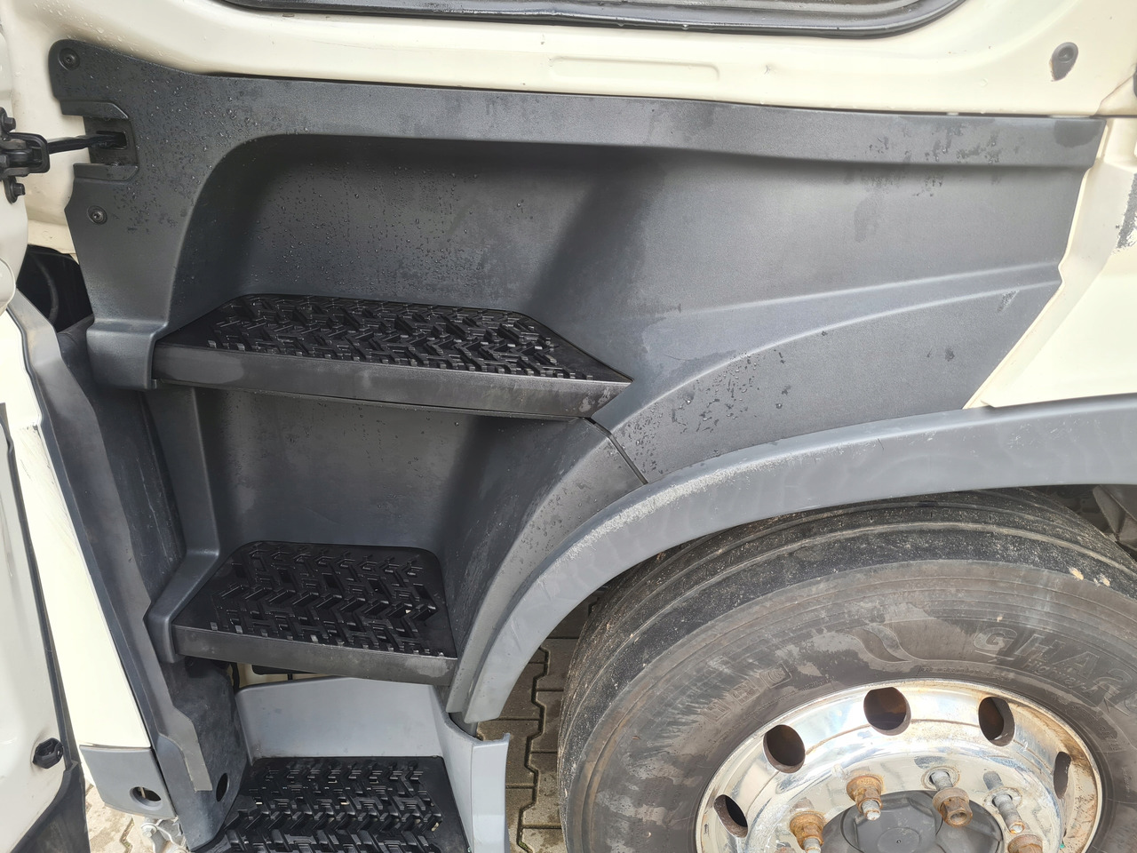 VOLVO STOPIEŃ STOPNICA KOMPLETNA LEWA STELAŻ ORYGINAŁ VOLVO FH 5 - Prag za Kamion: slika VOLVO STOPIEŃ STOPNICA KOMPLETNA LEWA STELAŻ ORYGINAŁ VOLVO FH 5 - Prag za Kamion VOLVO STOPIEŃ STOPNICA KOMPLETNA LEWA STELAŻ ORYGINAŁ VOLVO FH 5 - Prag za Kamion: slika VOLVO STOPIEŃ STOPNICA KOMPLETNA LEWA STELAŻ ORYGINAŁ VOLVO FH 5 - Prag za Kamion