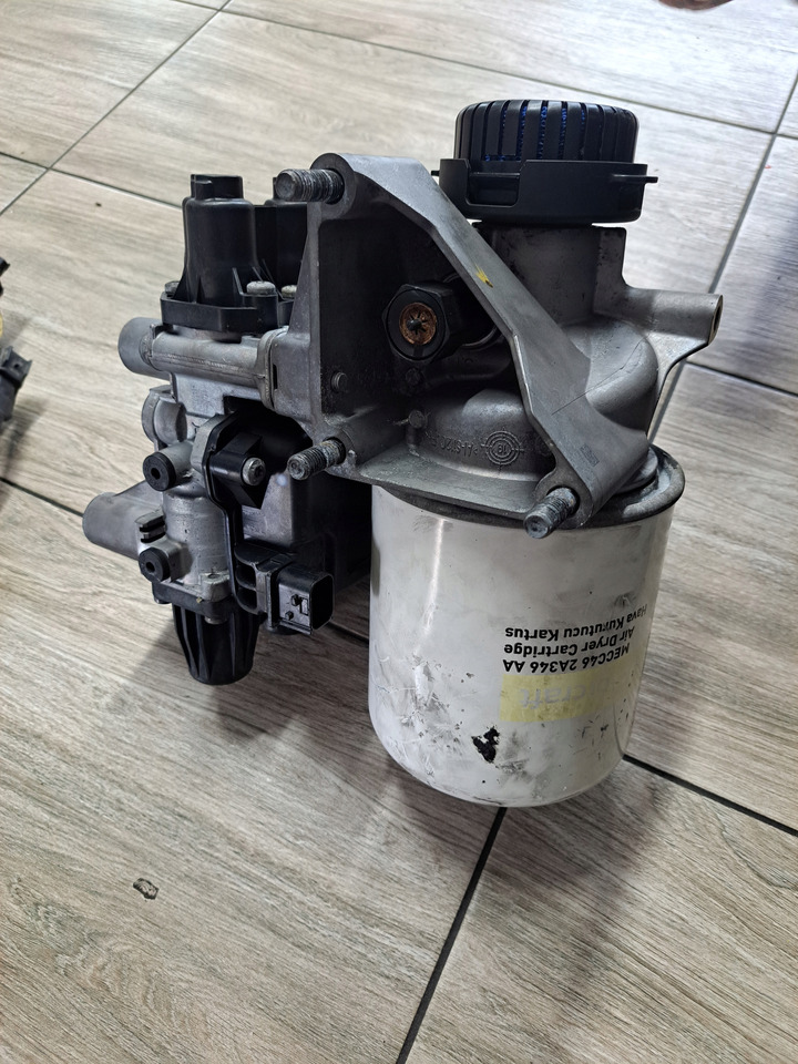 WABCO OSUSZACZ ZAWÓR POWIETRZA WIELOZAWÓR FORD F-MAX 500 CARGO EURO 6 - Dijelovi kočnica za Kamion: slika WABCO OSUSZACZ ZAWÓR POWIETRZA WIELOZAWÓR FORD F-MAX 500 CARGO EURO 6 - Dijelovi kočnica za Kamion WABCO OSUSZACZ ZAWÓR POWIETRZA WIELOZAWÓR FORD F-MAX 500 CARGO EURO 6 - Dijelovi kočnica za Kamion: slika WABCO OSUSZACZ ZAWÓR POWIETRZA WIELOZAWÓR FORD F-MAX 500 CARGO EURO 6 - Dijelovi kočnica za Kamion