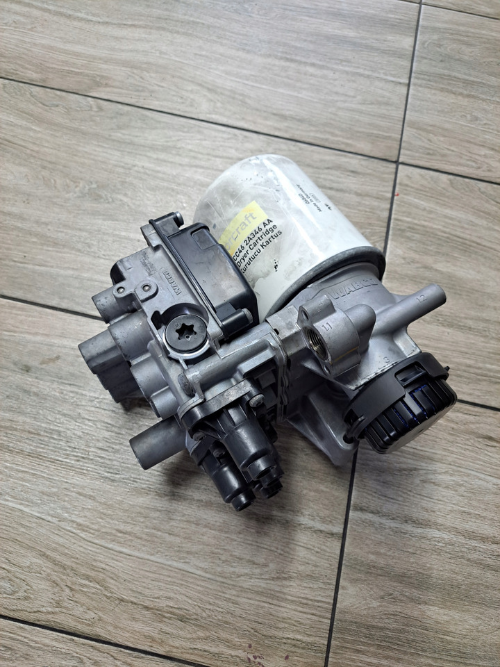 WABCO OSUSZACZ ZAWÓR POWIETRZA WIELOZAWÓR FORD F-MAX 500 CARGO EURO 6 - Dijelovi kočnica za Kamion: slika WABCO OSUSZACZ ZAWÓR POWIETRZA WIELOZAWÓR FORD F-MAX 500 CARGO EURO 6 - Dijelovi kočnica za Kamion WABCO OSUSZACZ ZAWÓR POWIETRZA WIELOZAWÓR FORD F-MAX 500 CARGO EURO 6 - Dijelovi kočnica za Kamion: slika WABCO OSUSZACZ ZAWÓR POWIETRZA WIELOZAWÓR FORD F-MAX 500 CARGO EURO 6 - Dijelovi kočnica za Kamion