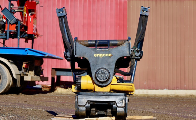 EngconEngcon EC233S-QS80-SS10 - Tiltrotator: slika EngconEngcon EC233S-QS80-SS10 - Tiltrotator EngconEngcon EC233S-QS80-SS10 - Tiltrotator: slika EngconEngcon EC233S-QS80-SS10 - Tiltrotator