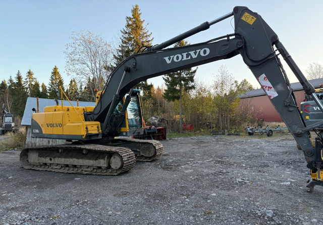 VolvoEC210 BLC - Bager gusjeničar: slika VolvoEC210 BLC - Bager gusjeničar VolvoEC210 BLC - Bager gusjeničar: slika VolvoEC210 BLC - Bager gusjeničar