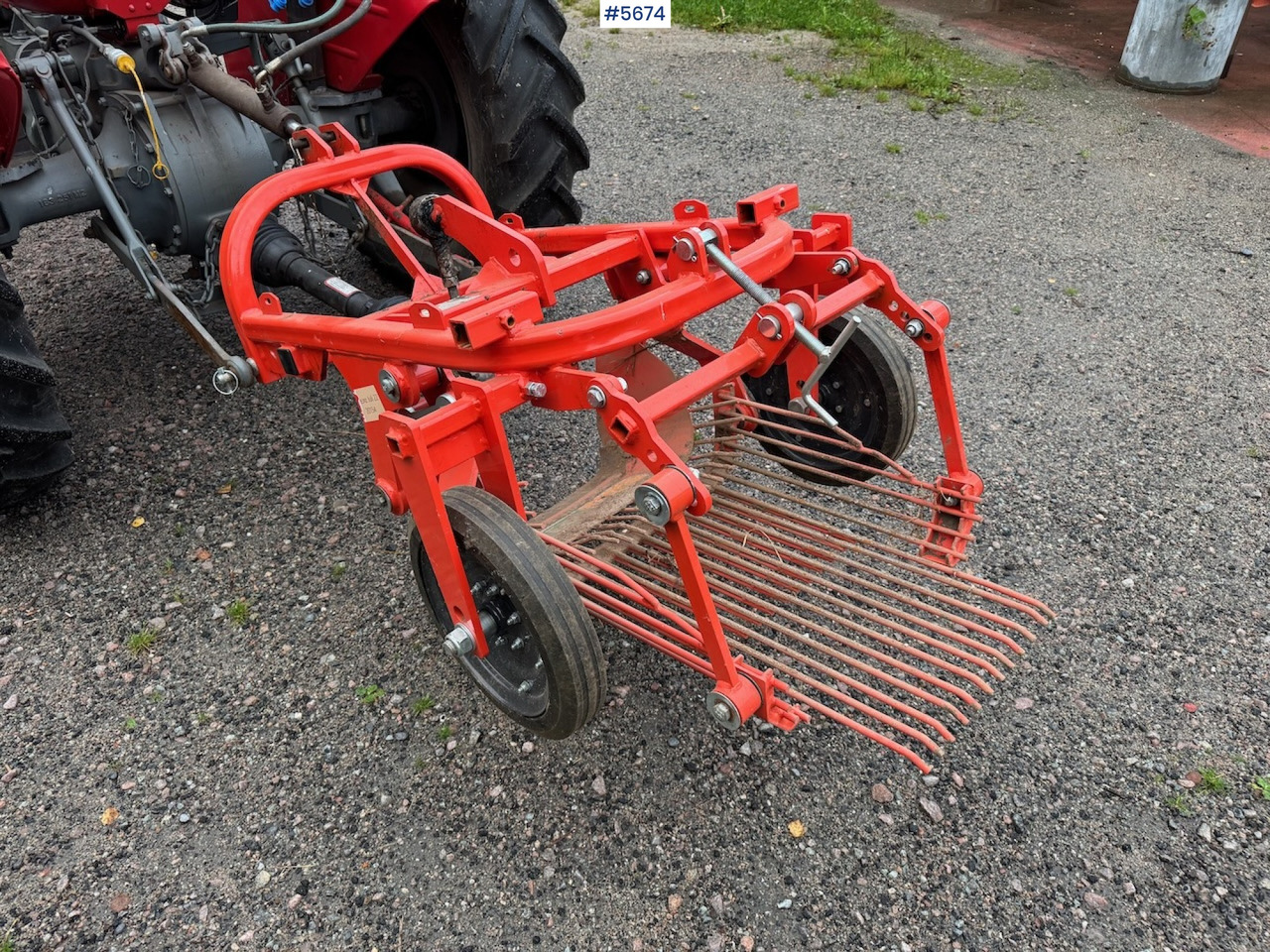 Traktor 1961 Massey Ferguson 35 m/ litt utstyr: slika Traktor 1961 Massey Ferguson 35 m/ litt utstyr Traktor 1961 Massey Ferguson 35 m/ litt utstyr: slika Traktor 1961 Massey Ferguson 35 m/ litt utstyr