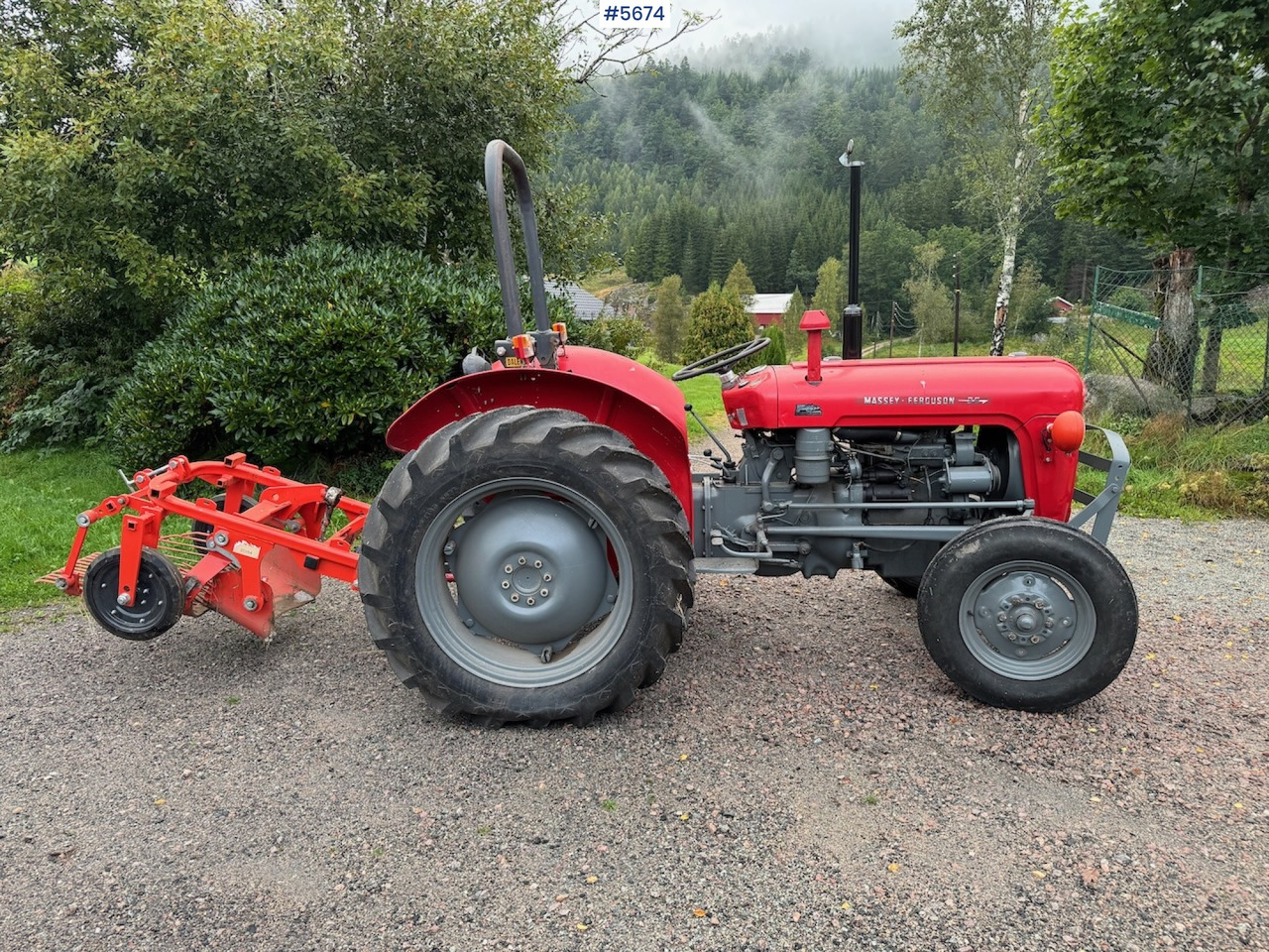Traktor 1961 Massey Ferguson 35 m/ litt utstyr: slika Traktor 1961 Massey Ferguson 35 m/ litt utstyr Traktor 1961 Massey Ferguson 35 m/ litt utstyr: slika Traktor 1961 Massey Ferguson 35 m/ litt utstyr