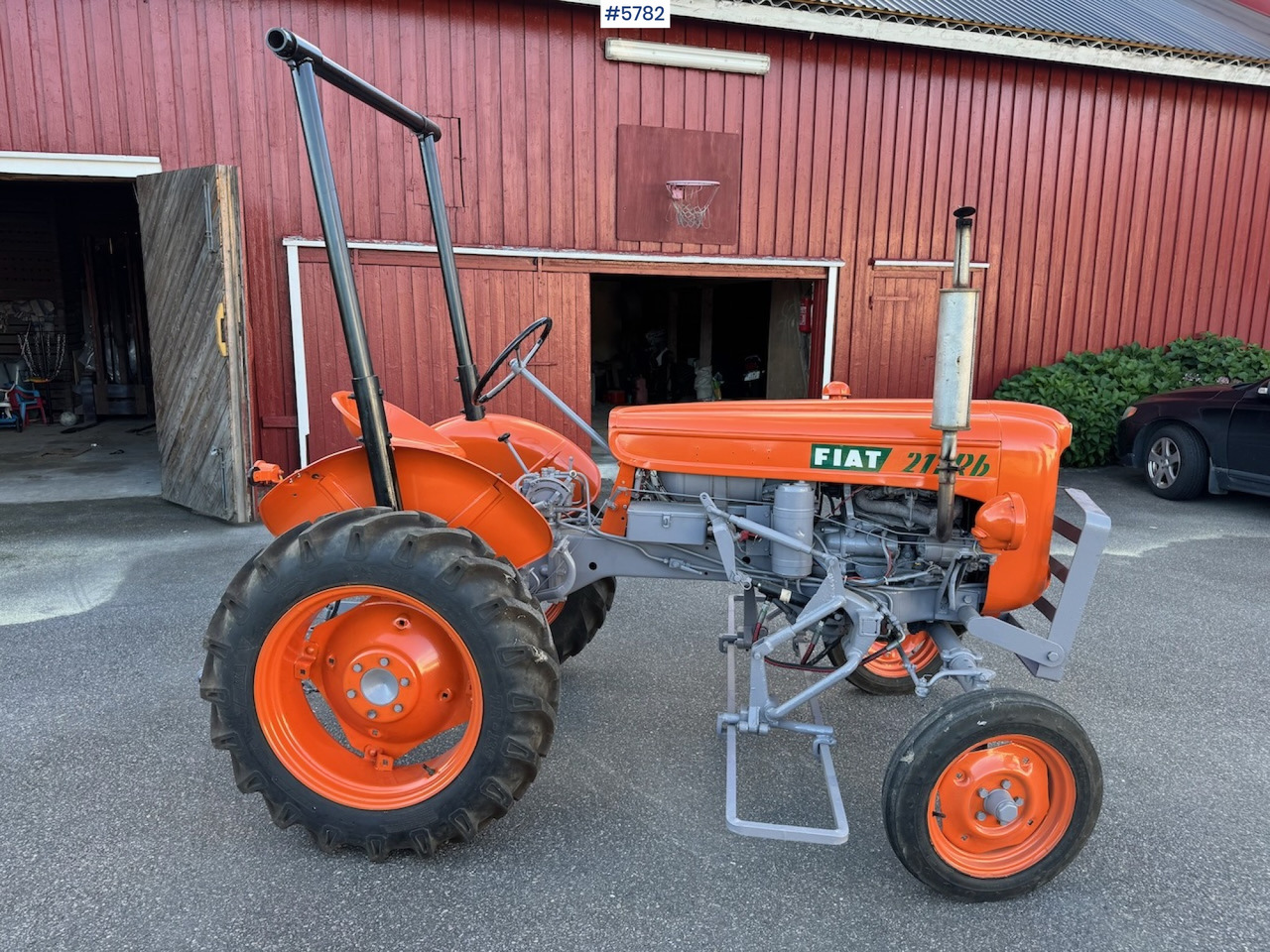 1962 Fiat 211 Rb w/ row cleaner stand. - Traktor: slika 1962 Fiat 211 Rb w/ row cleaner stand. - Traktor 1962 Fiat 211 Rb w/ row cleaner stand. - Traktor: slika 1962 Fiat 211 Rb w/ row cleaner stand. - Traktor