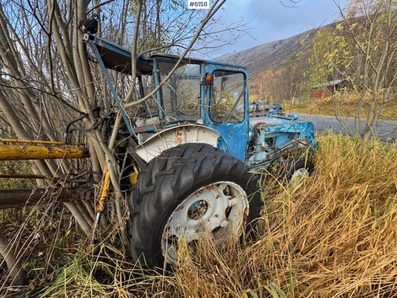 1973 Ford 4000 tractor backhoe. Repair.object - Traktor: slika  1973 Ford 4000 tractor backhoe. Repair.object - Traktor 1973 Ford 4000 tractor backhoe. Repair.object - Traktor: slika  1973 Ford 4000 tractor backhoe. Repair.object - Traktor