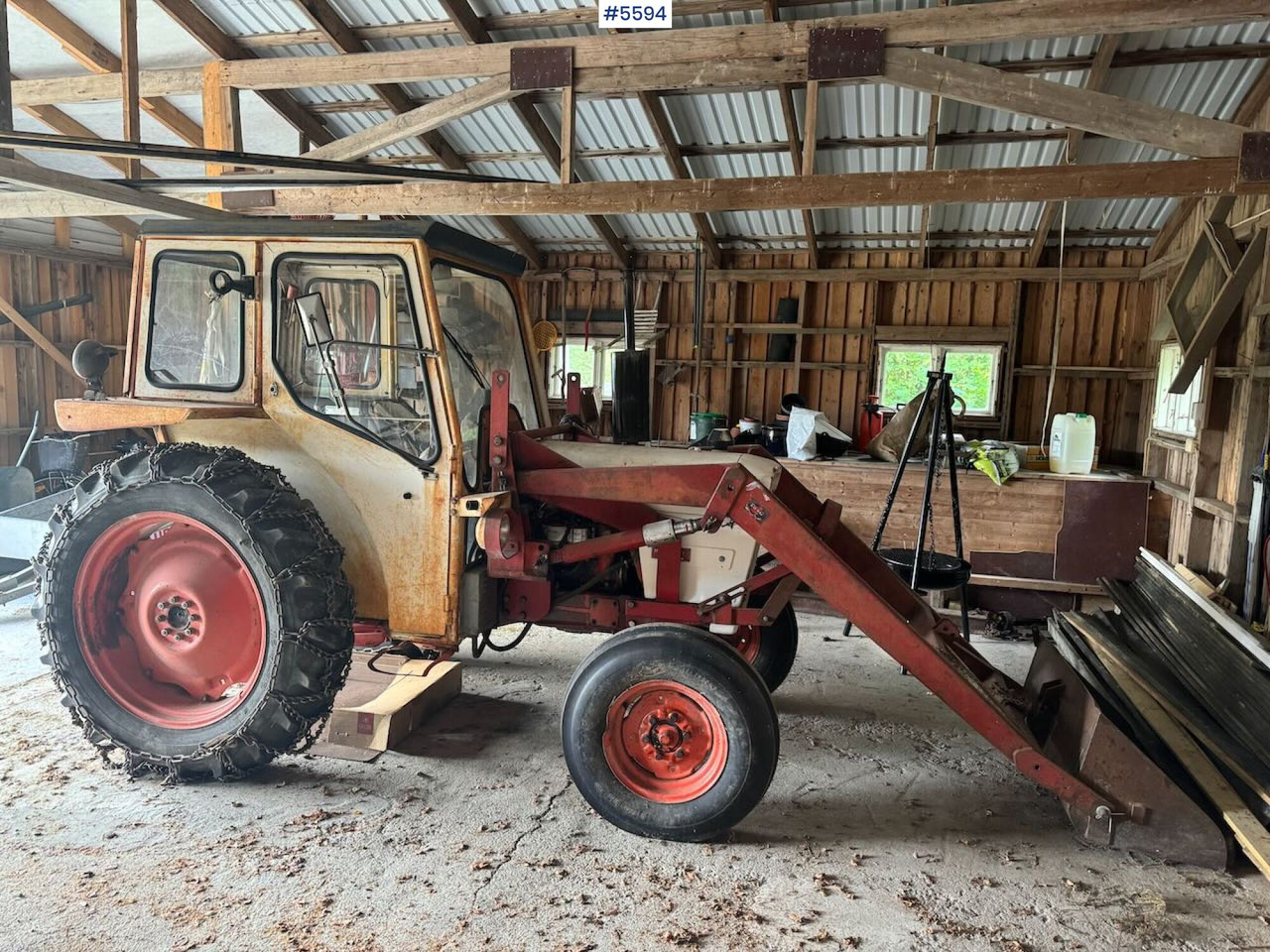 Traktor 1974 David Brown 885 w/ loaders and chain.: slika Traktor 1974 David Brown 885 w/ loaders and chain. Traktor 1974 David Brown 885 w/ loaders and chain.: slika Traktor 1974 David Brown 885 w/ loaders and chain.