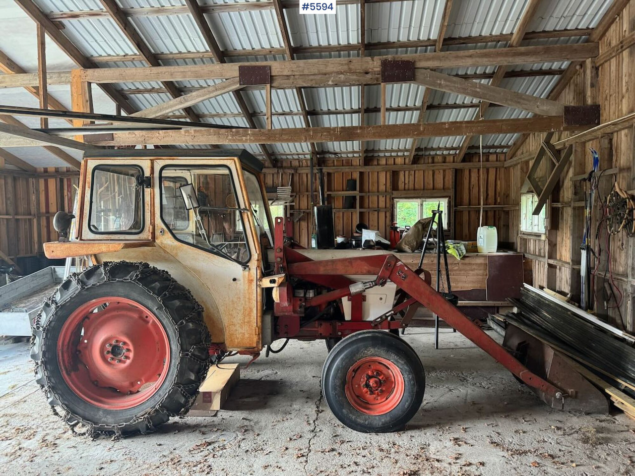 Traktor 1974 David Brown 885 w/ loaders and chain.: slika Traktor 1974 David Brown 885 w/ loaders and chain. Traktor 1974 David Brown 885 w/ loaders and chain.: slika Traktor 1974 David Brown 885 w/ loaders and chain.