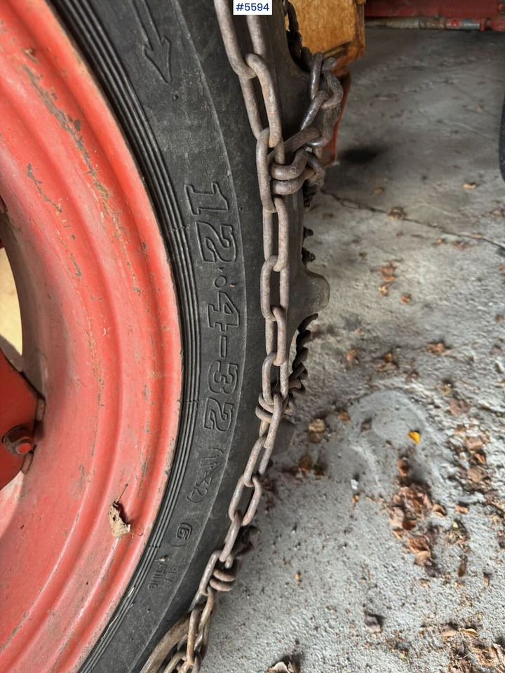 Traktor 1974 David Brown 885 w/ loaders and chain.: slika Traktor 1974 David Brown 885 w/ loaders and chain. Traktor 1974 David Brown 885 w/ loaders and chain.: slika Traktor 1974 David Brown 885 w/ loaders and chain.